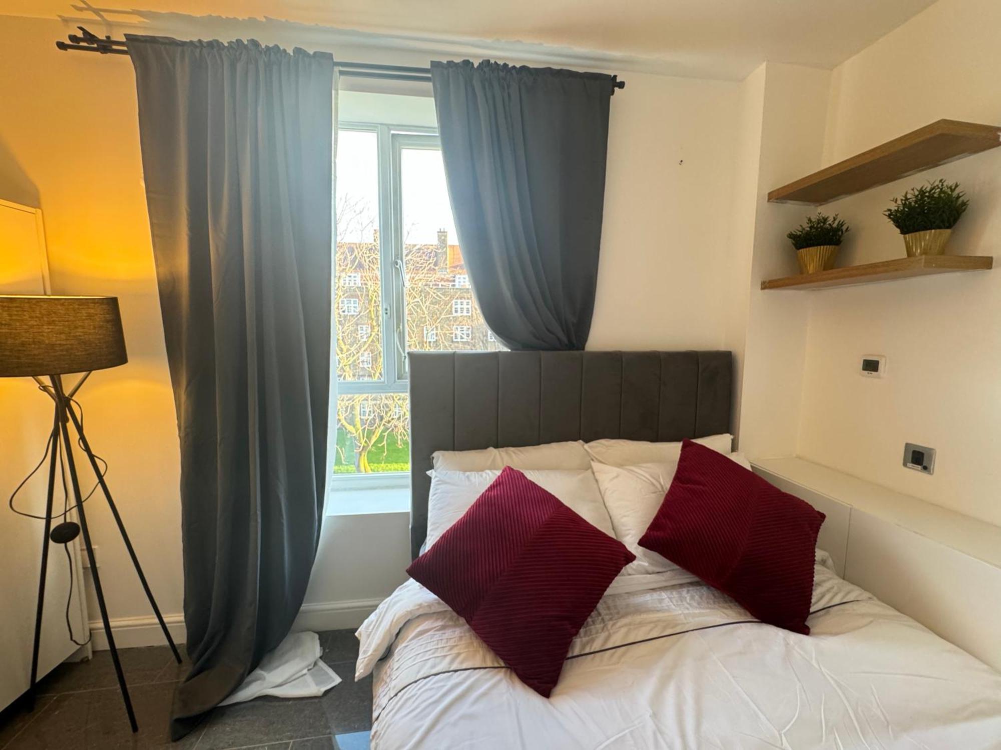 Gazde/Camere de închiriat Cosy Luxurious In The Heart Of Londra